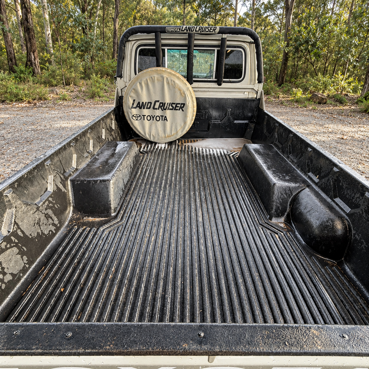 Toyota Land Cruiser 70 FZJ79 pickup load bed