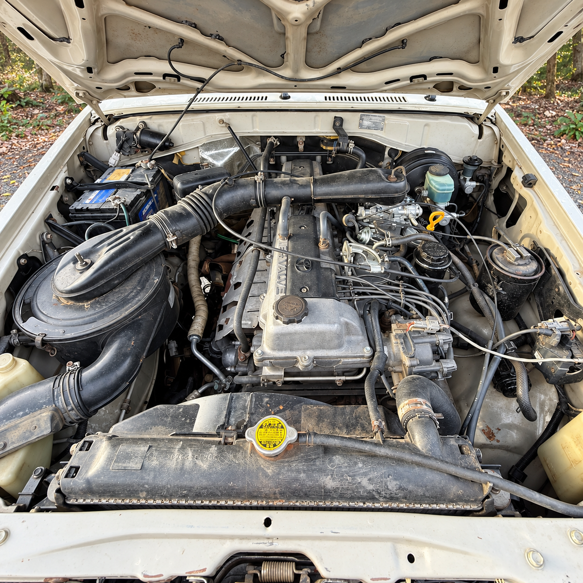 Toyota Land Cruiser 70 FZJ79 pickup engine bay