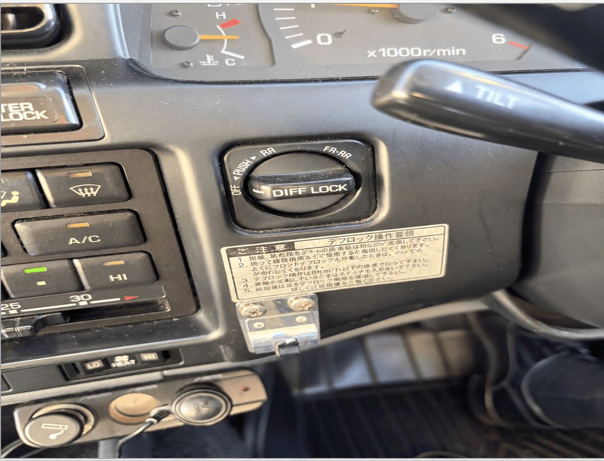 Toyota Land Cruiser 80 VX Limited interior