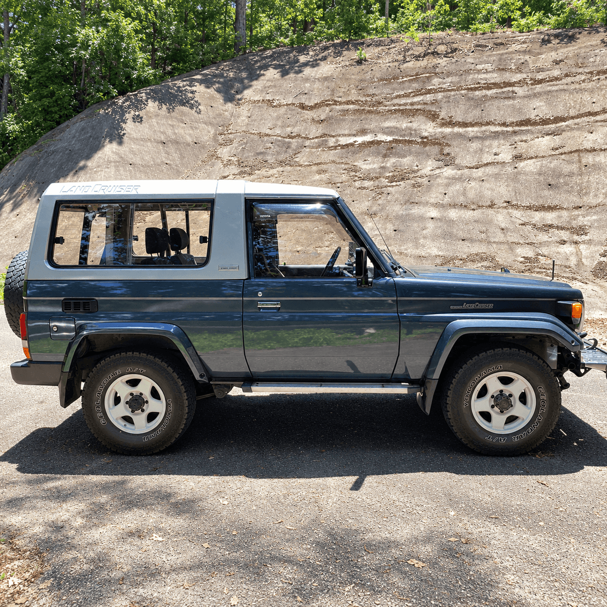 Toyota Land Cruiser HZJ73 ZX side profile