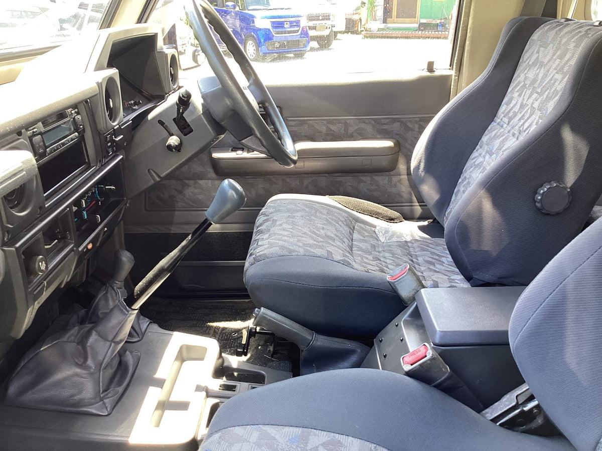 Toyota Land Cruiser HZJ73 ZX