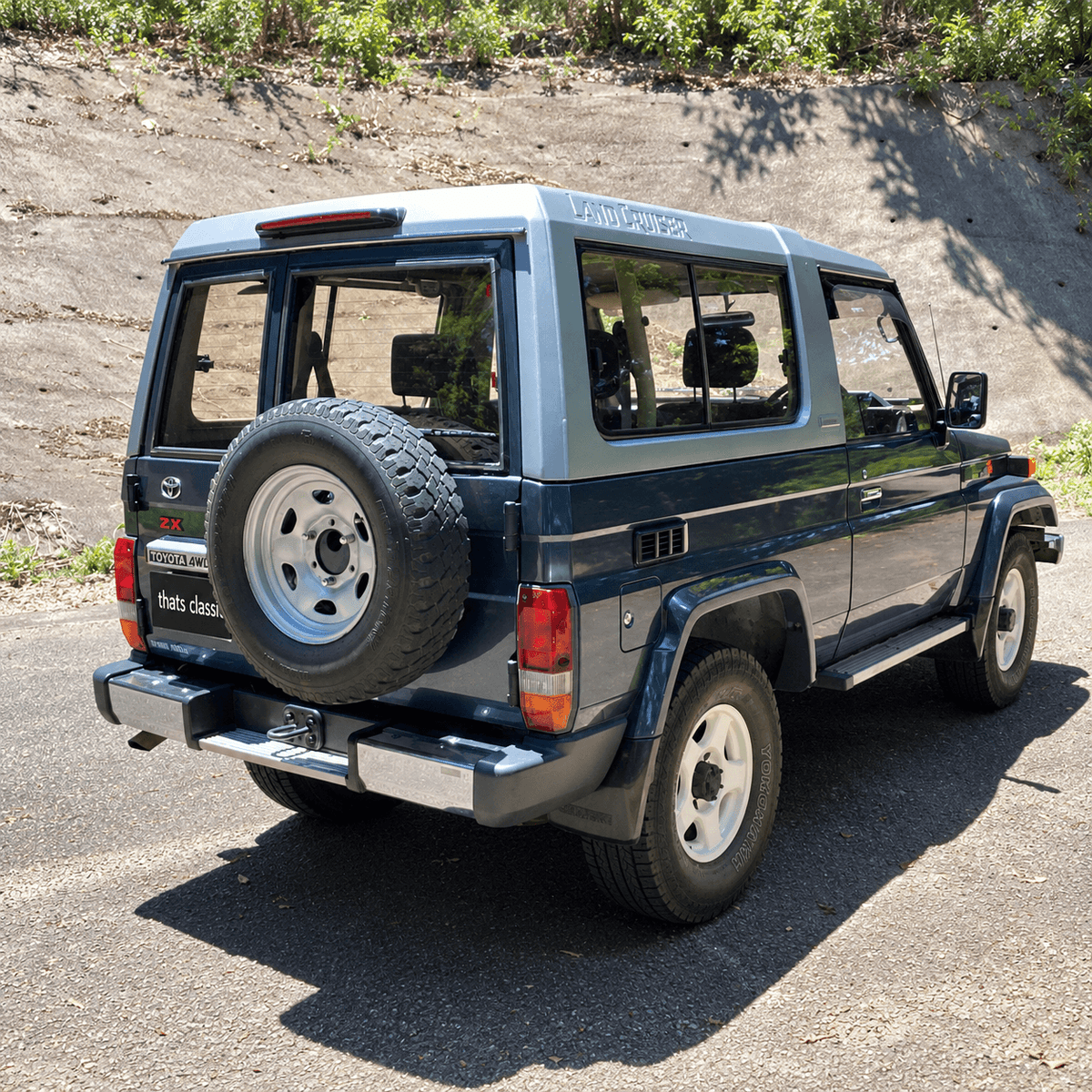 Toyota Land Cruiser HZJ73 ZX rear view