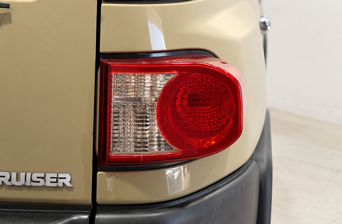 2013 Toyota FJ Cruiser rear light