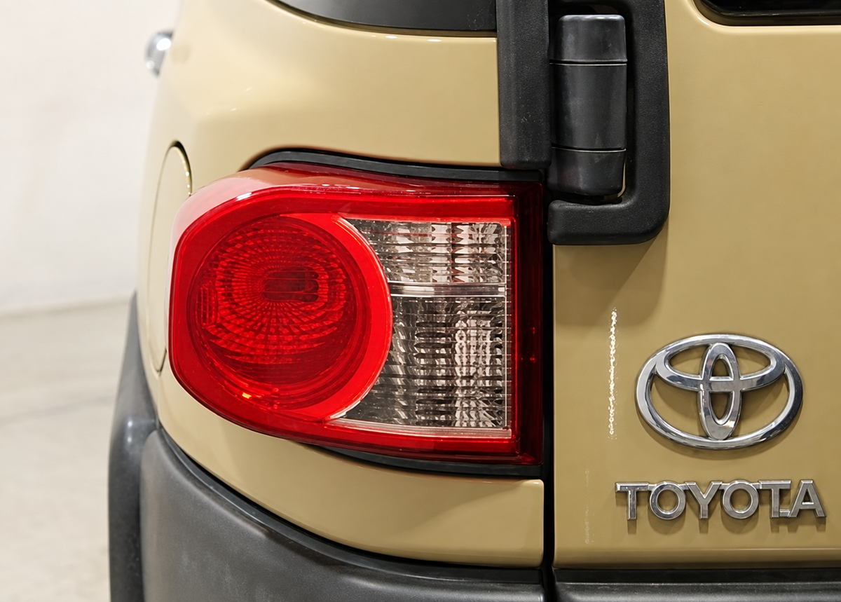 2013 Toyota FJ Cruiser rear light