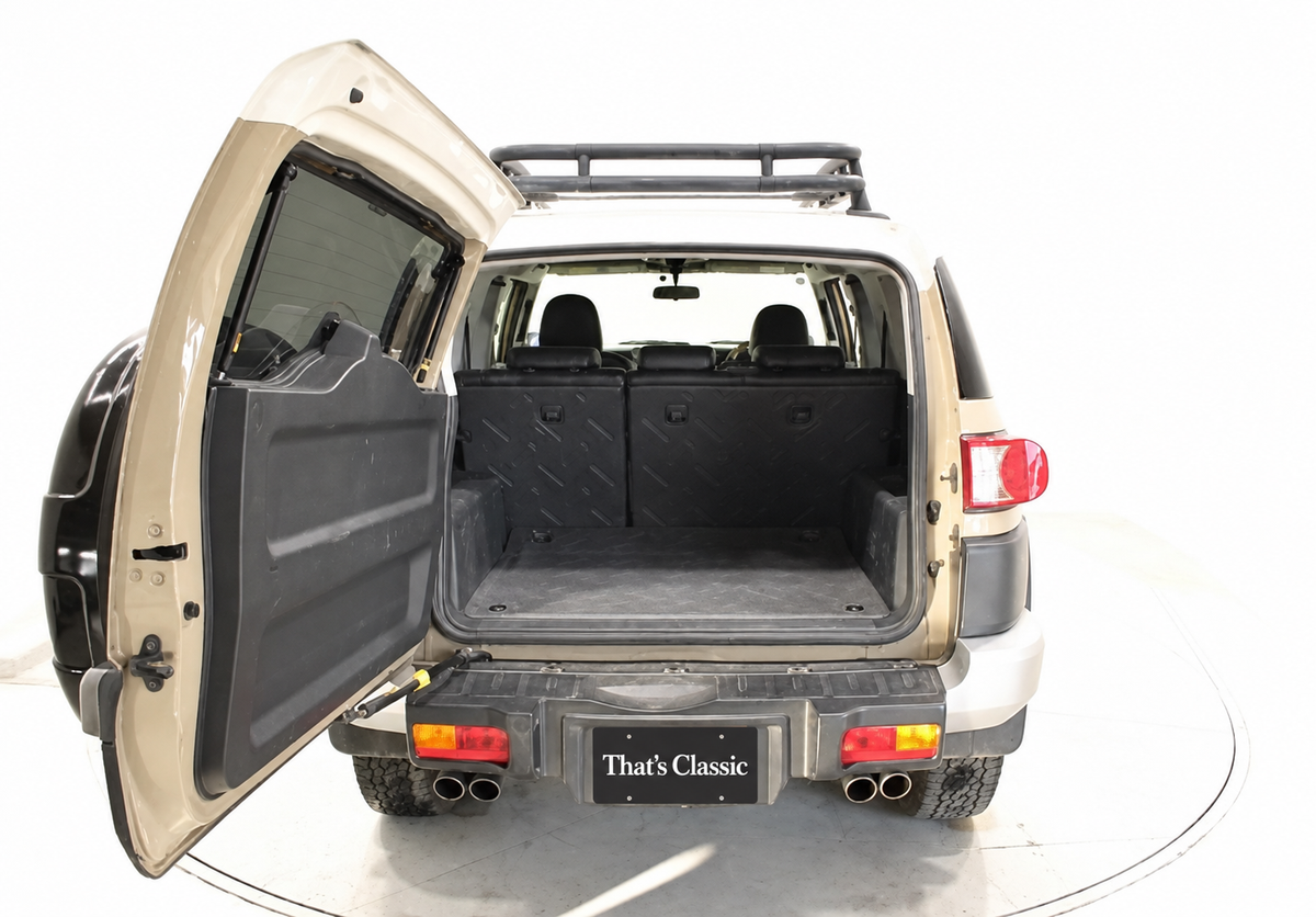 2013 Toyota FJ Cruiser boot open