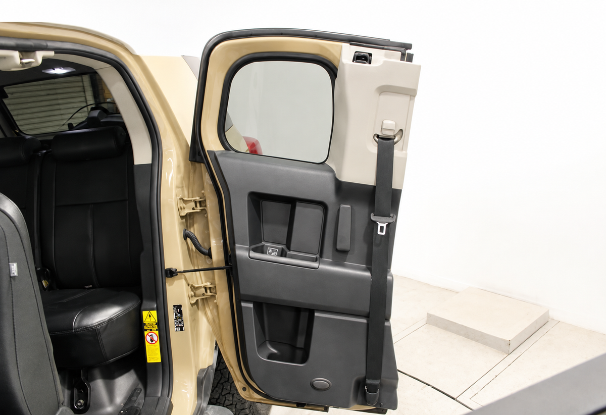 2013 Toyota FJ Cruiser rear door open