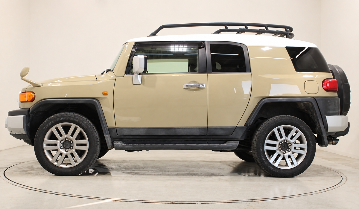 2013 Toyota FJ Cruiser side profile