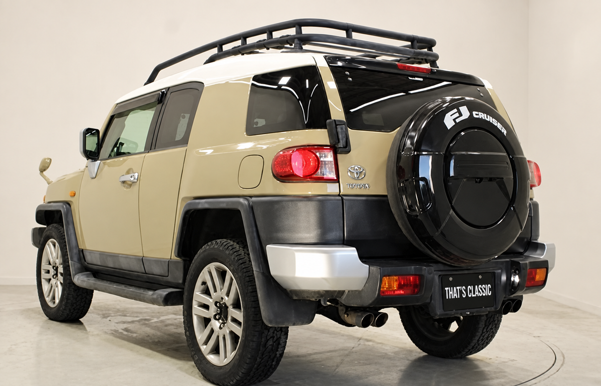 2013 Toyota FJ Cruiser rear three-quarter