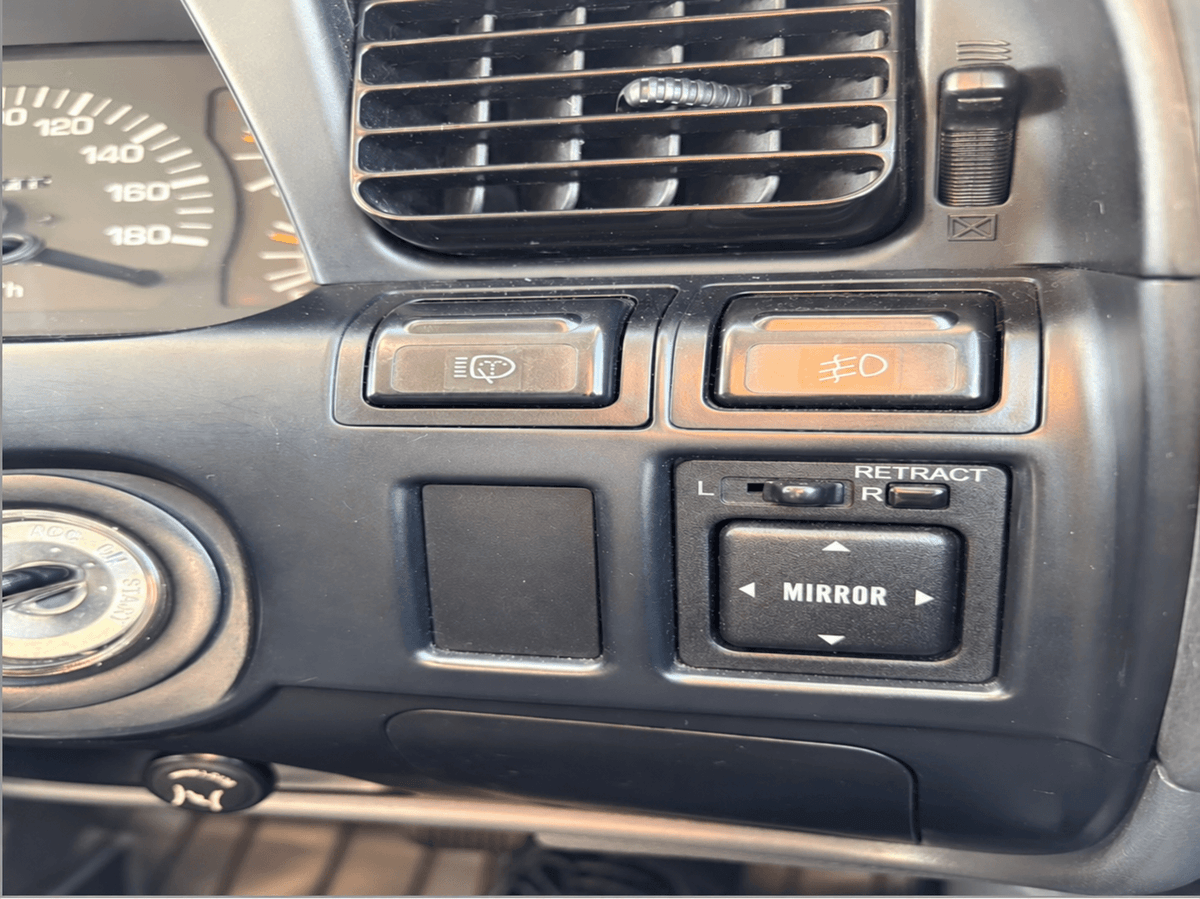 Toyota Land Cruiser 80 control panel