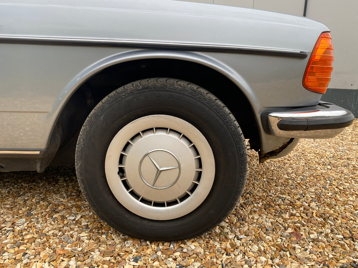 Mercedes 280 CE – photo 27