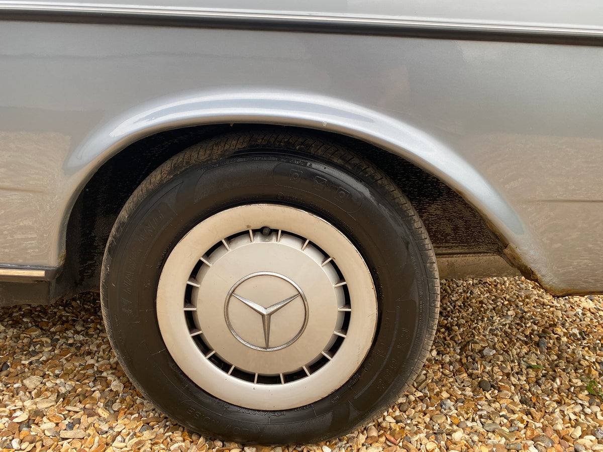 Mercedes 280 CE – photo 28