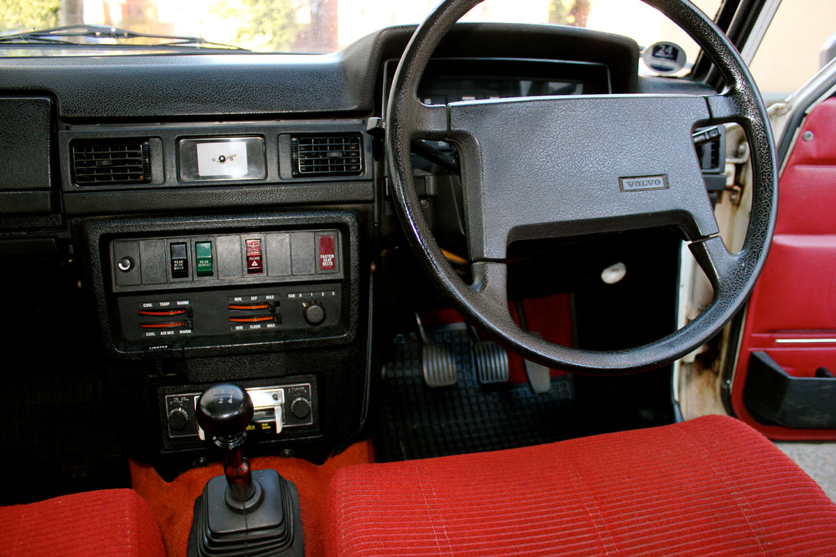 Volvo 245 DL Estate – photo 4