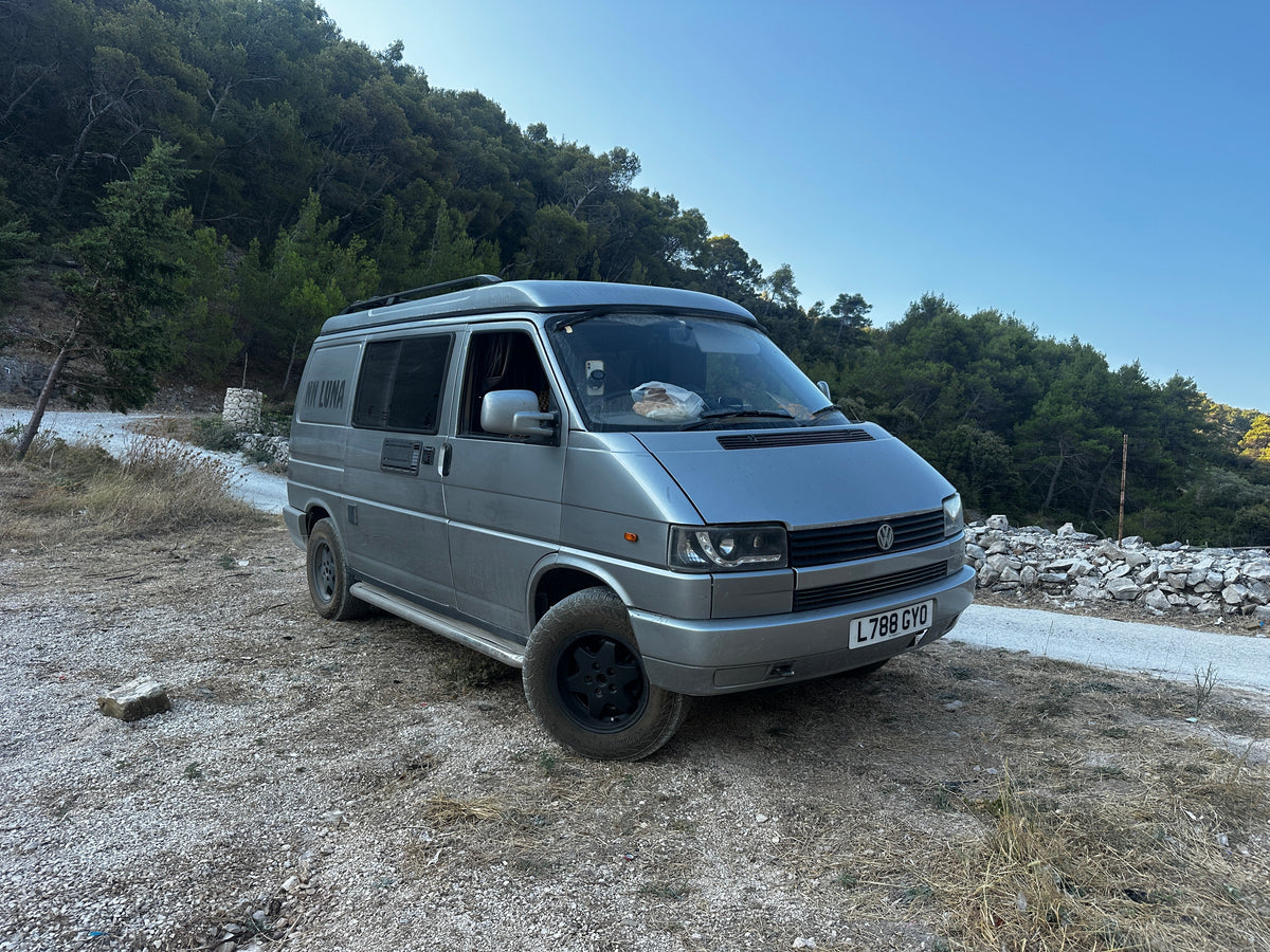 VW T4 Syncro front three-quarter view
