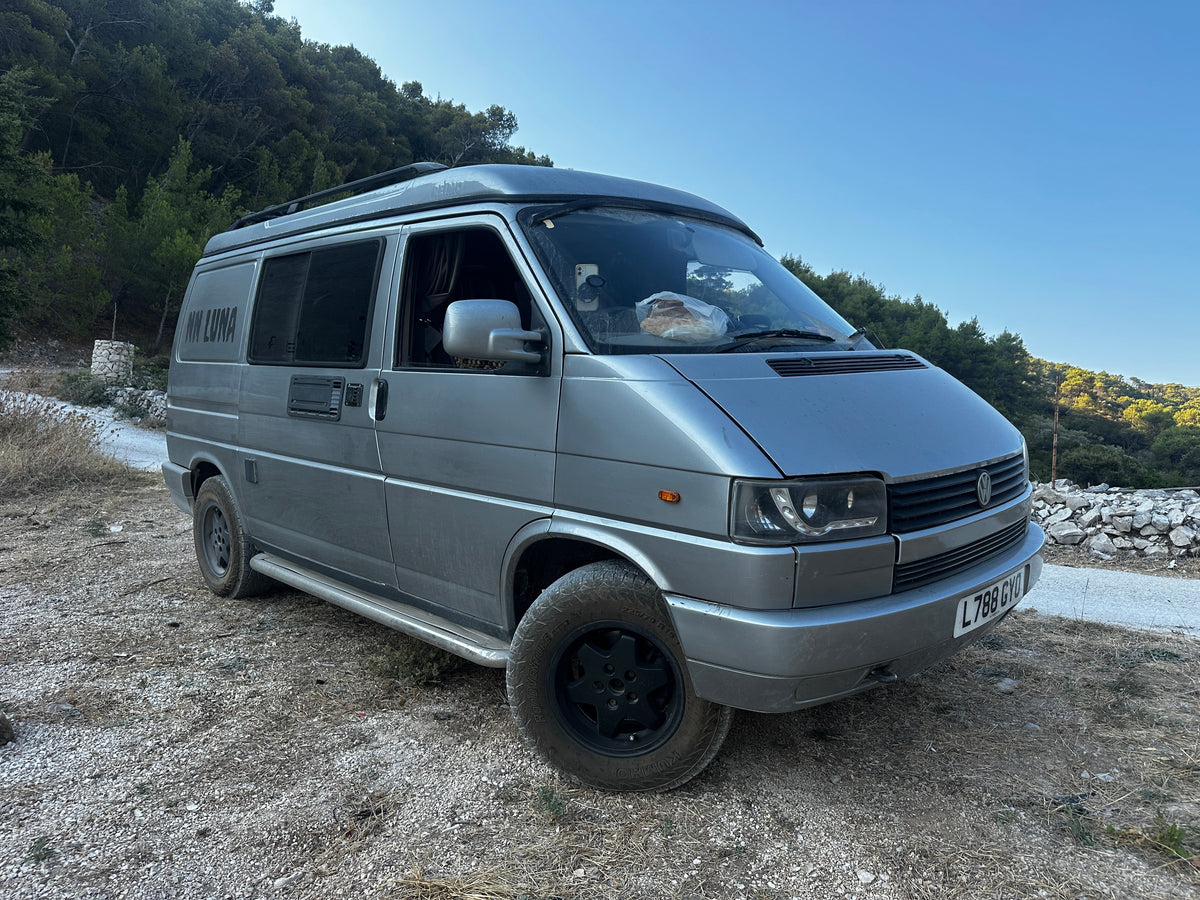 VW T4 Syncro front three-quarter view
