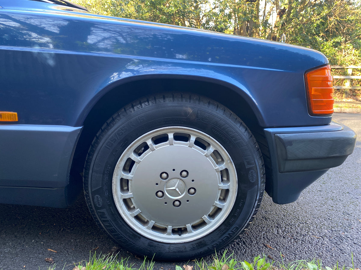 Mercedes 190E – photo 22