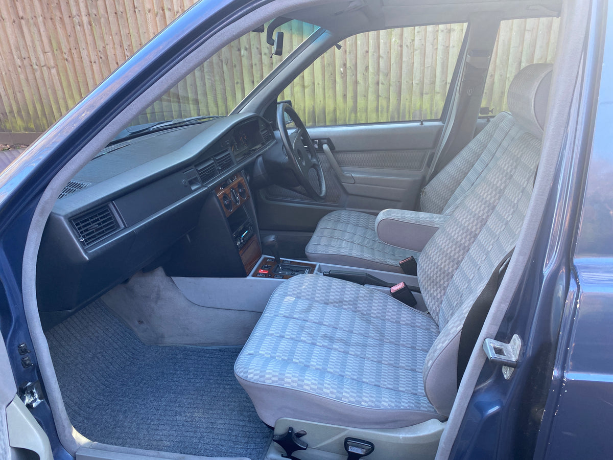 Mercedes 190E – photo 18