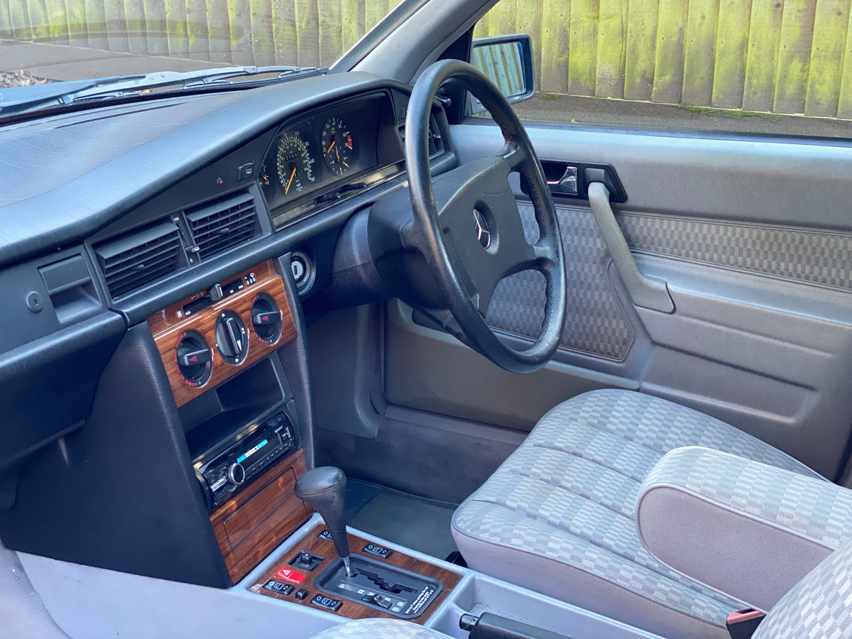 Mercedes 190E – photo 17