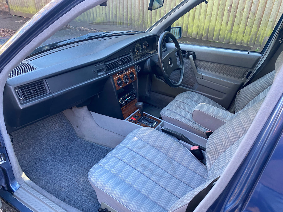 Mercedes 190E – photo 16