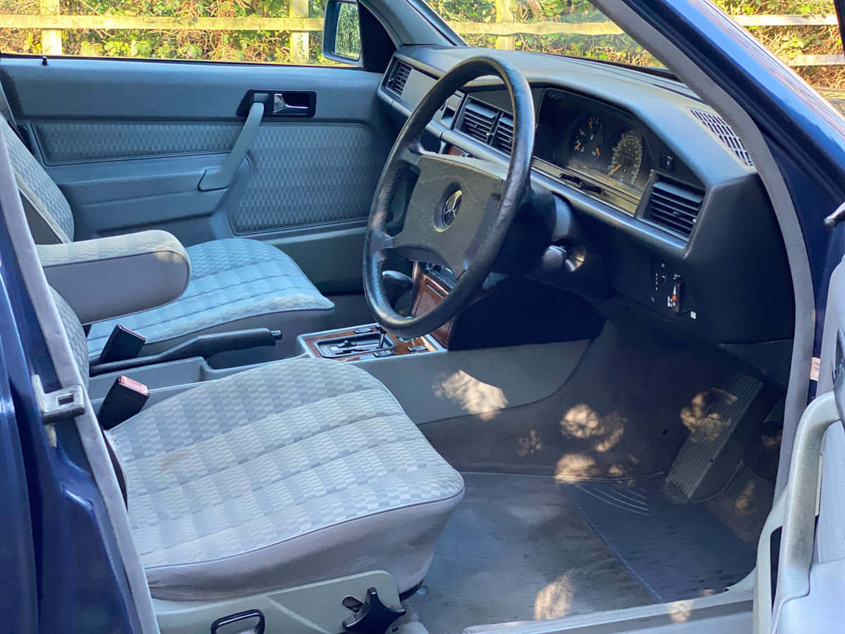 Mercedes 190E – photo 23