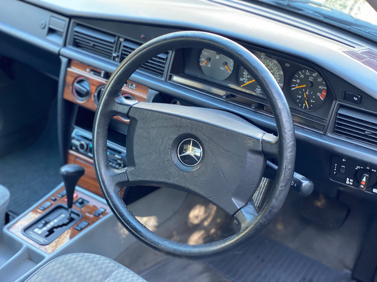 Mercedes 190E – photo 26