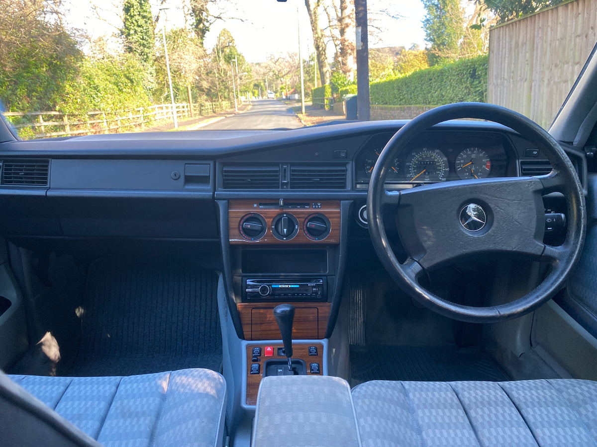 Mercedes 190E – photo 28