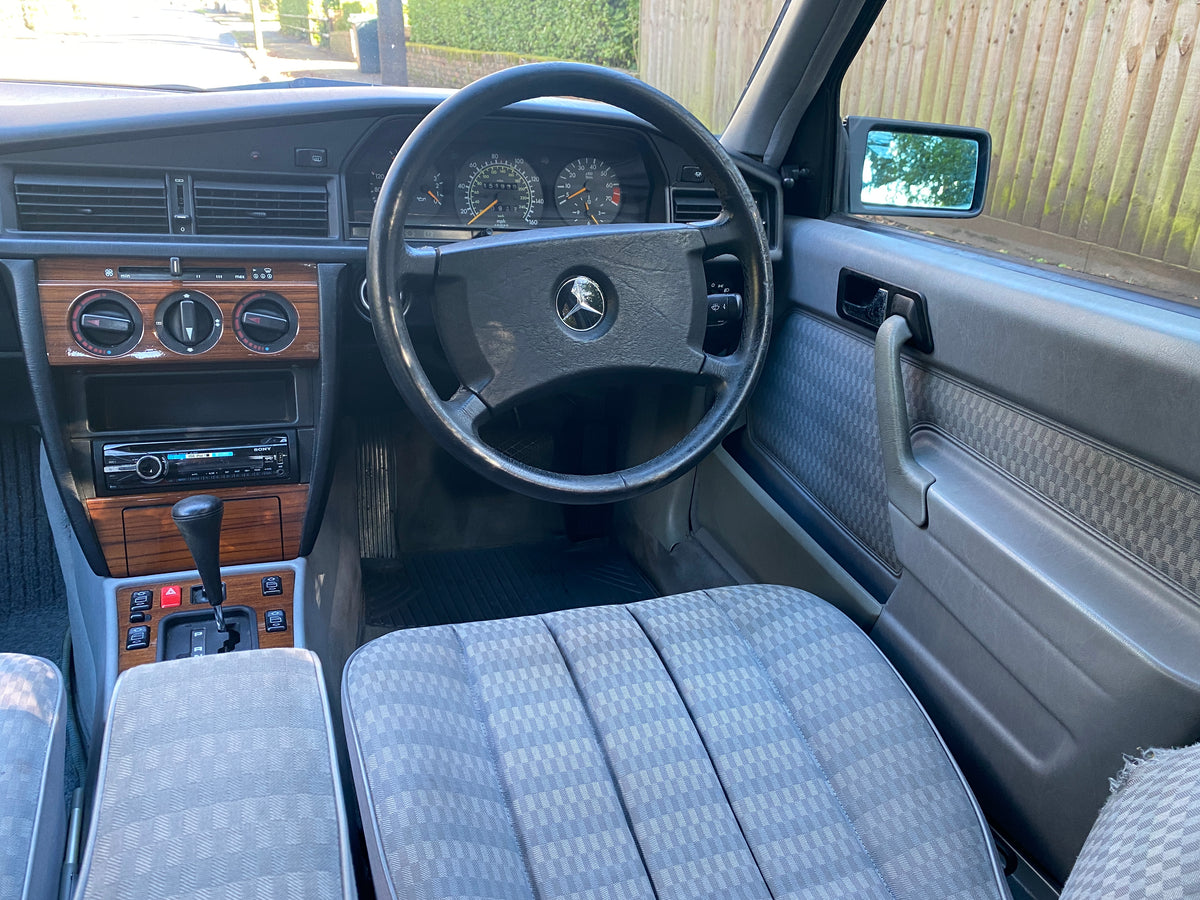 Mercedes 190E – photo 29