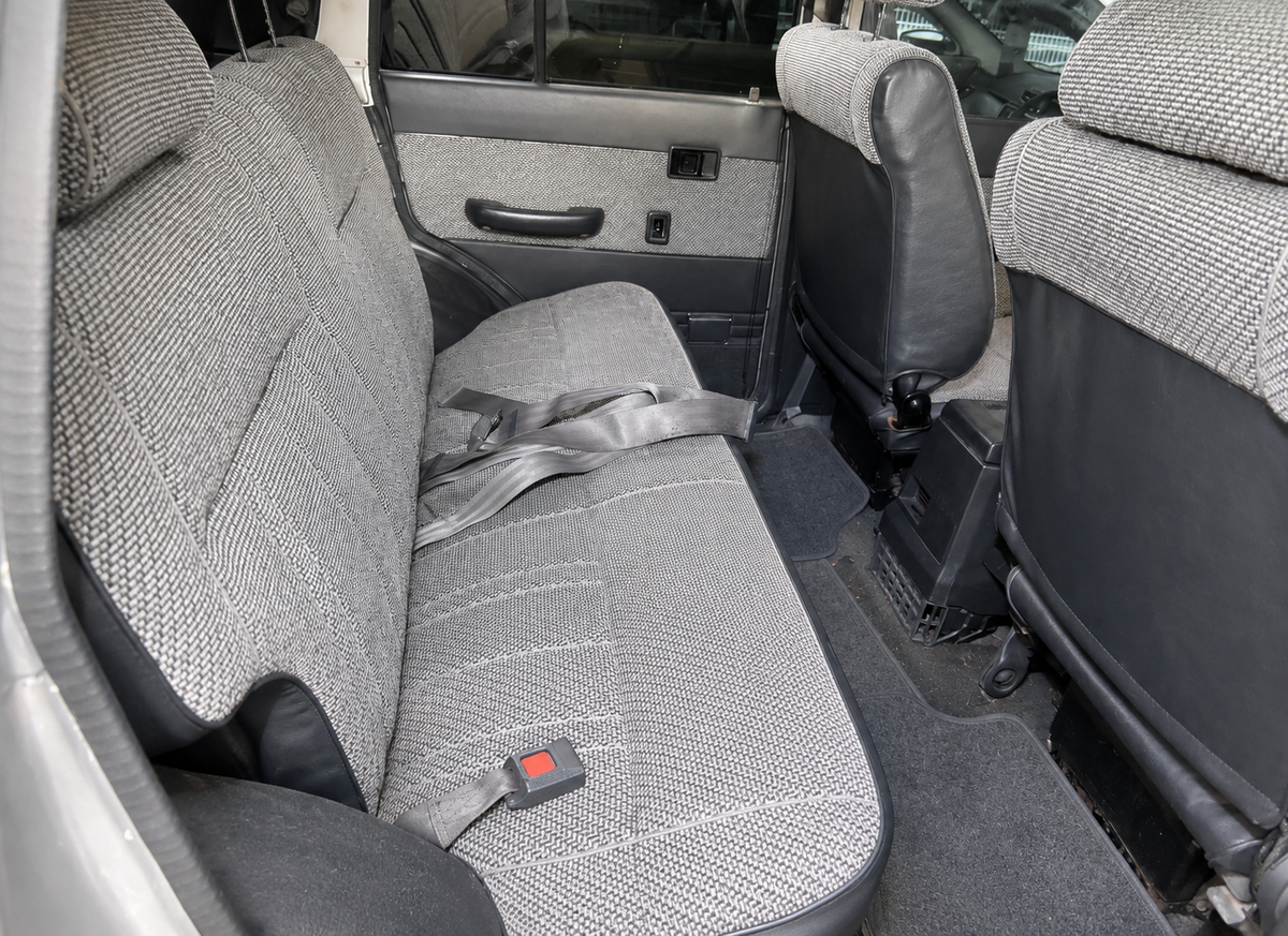 1986 Toyota Land Cruiser HJ60 rear seats