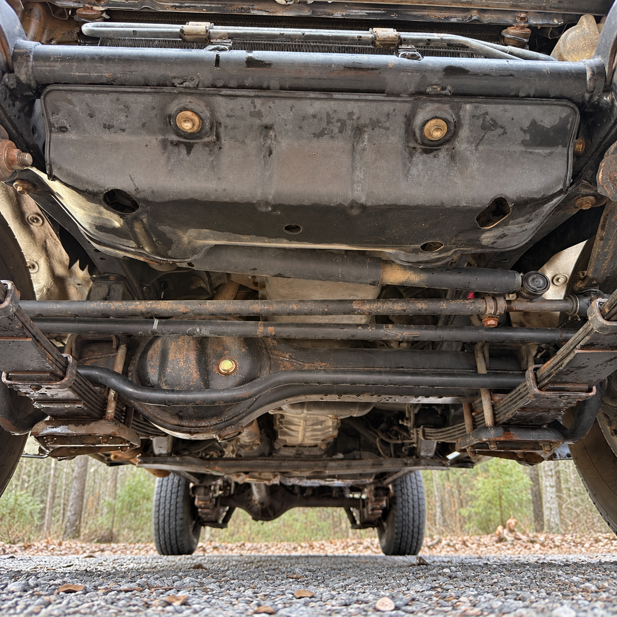 Toyota Land Cruiser 70 FZJ79 pickup undercarriage