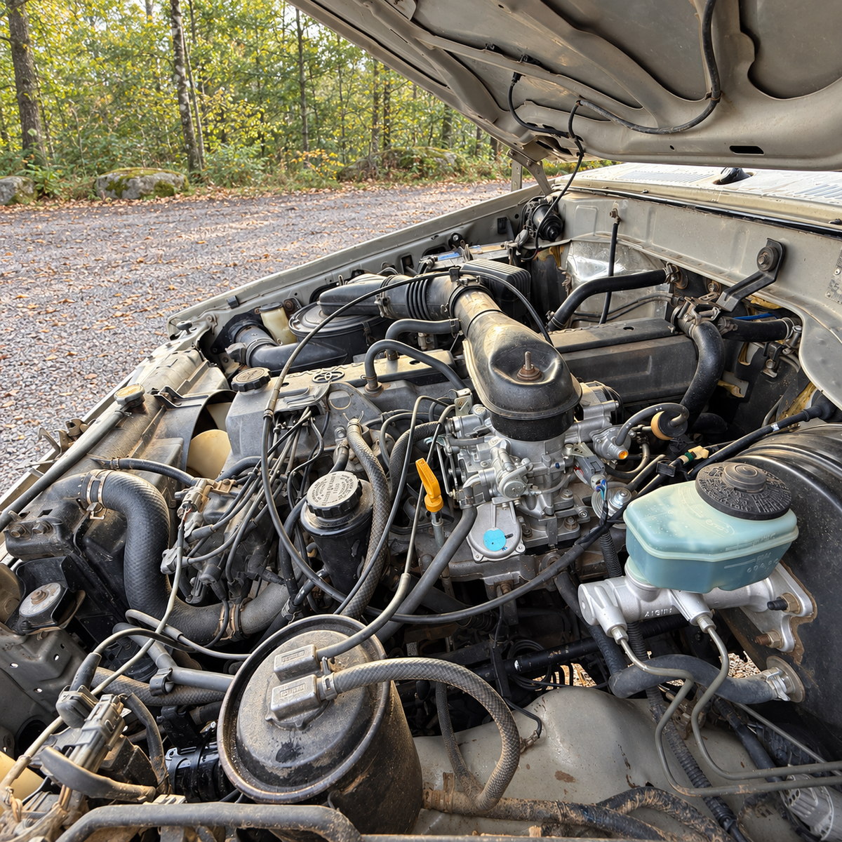 Toyota Land Cruiser 70 FZJ79 pickup engine bay