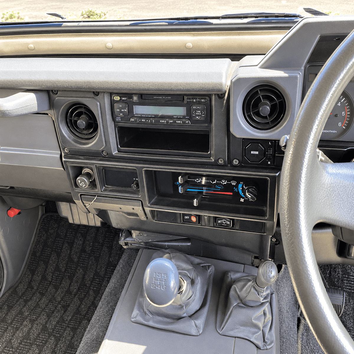 Toyota Land Cruiser HZJ73 ZX dashboard