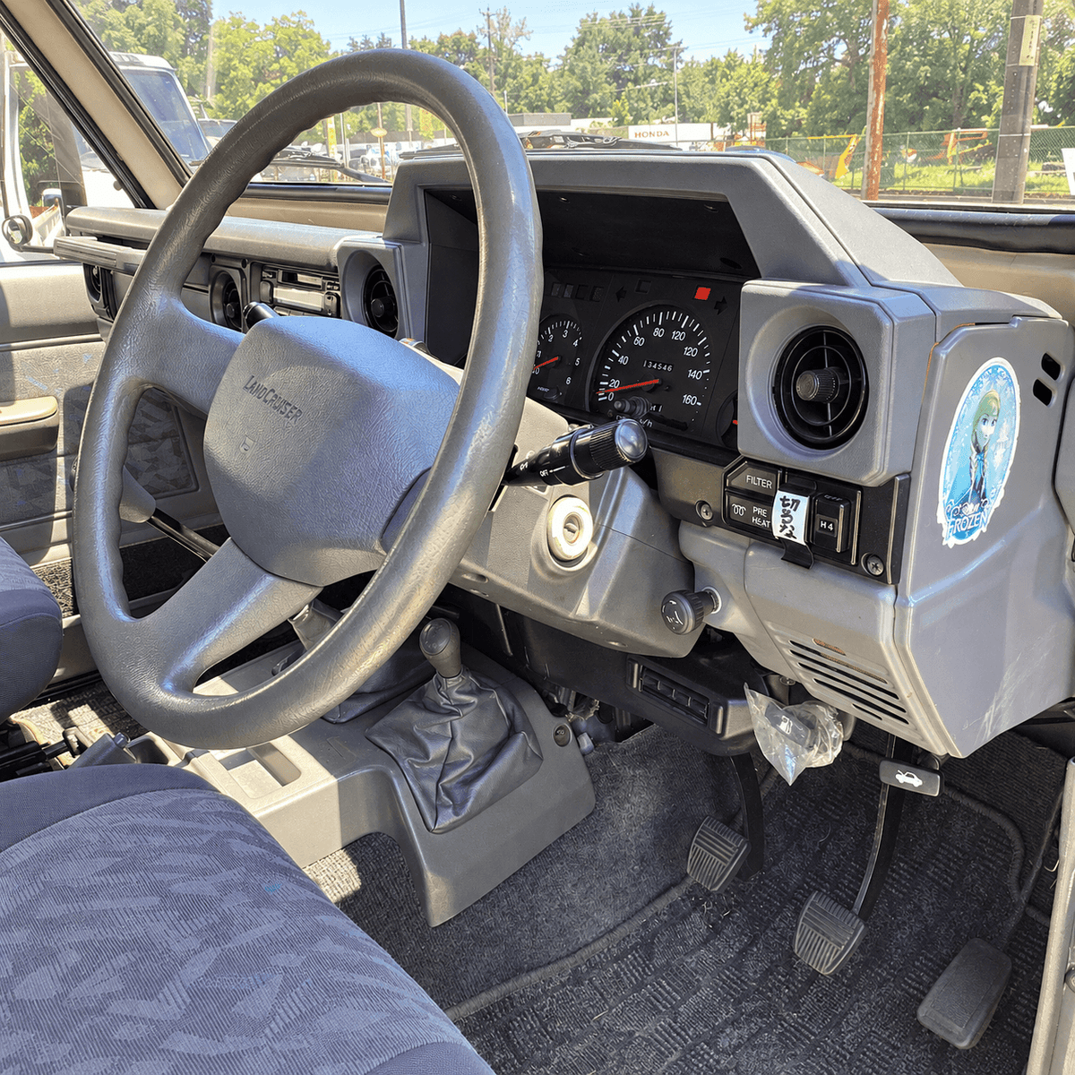 Toyota Land Cruiser HZJ73 ZX dashboard detail
