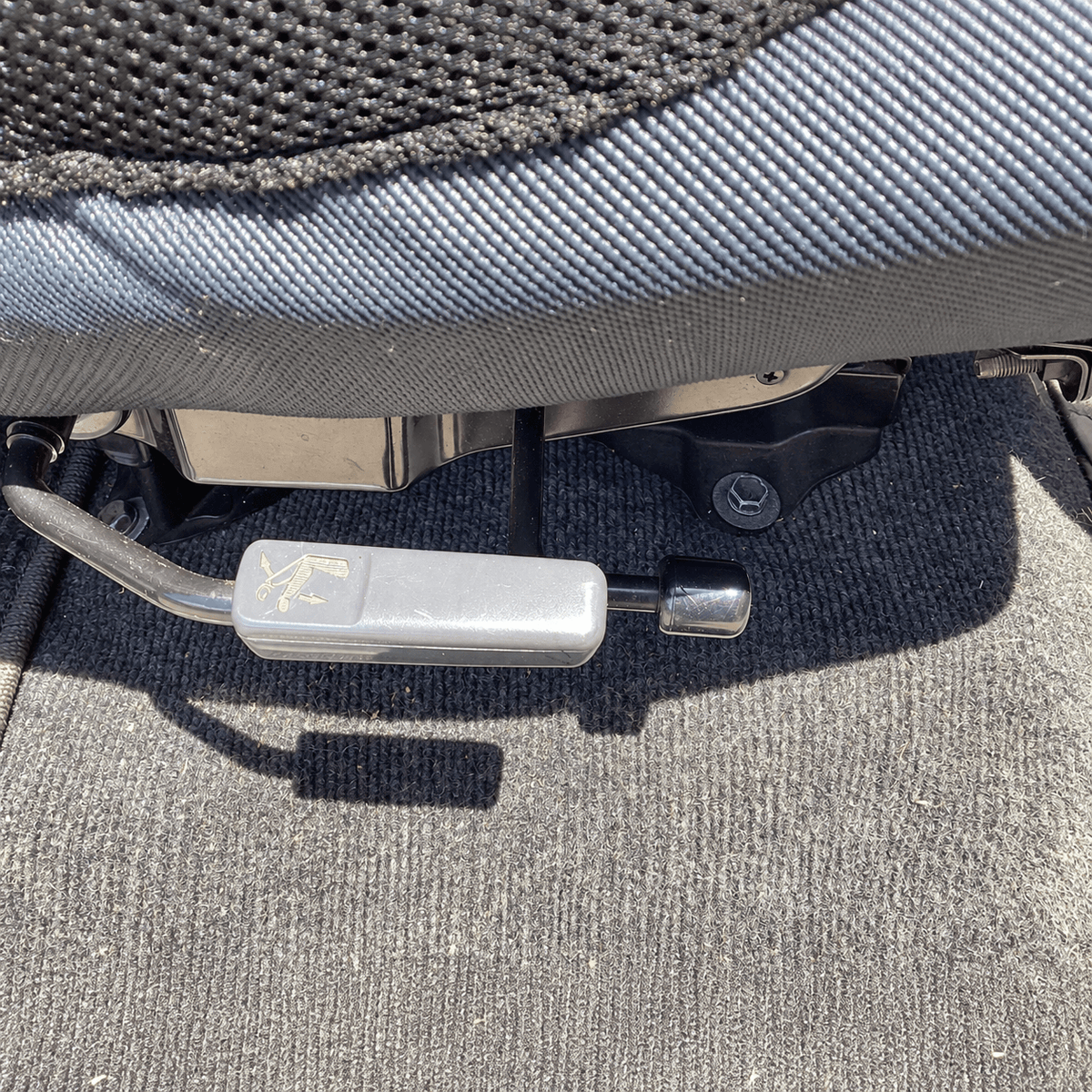 Toyota Land Cruiser HZJ73 ZX seat adjustment