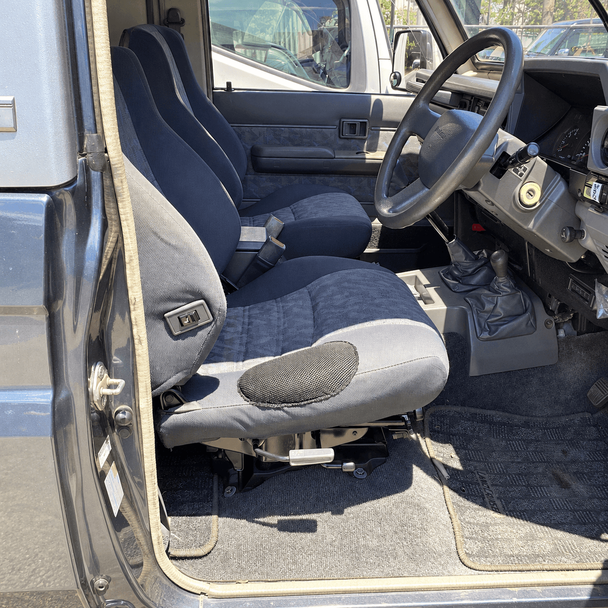 Toyota Land Cruiser HZJ73 ZX driver's seat