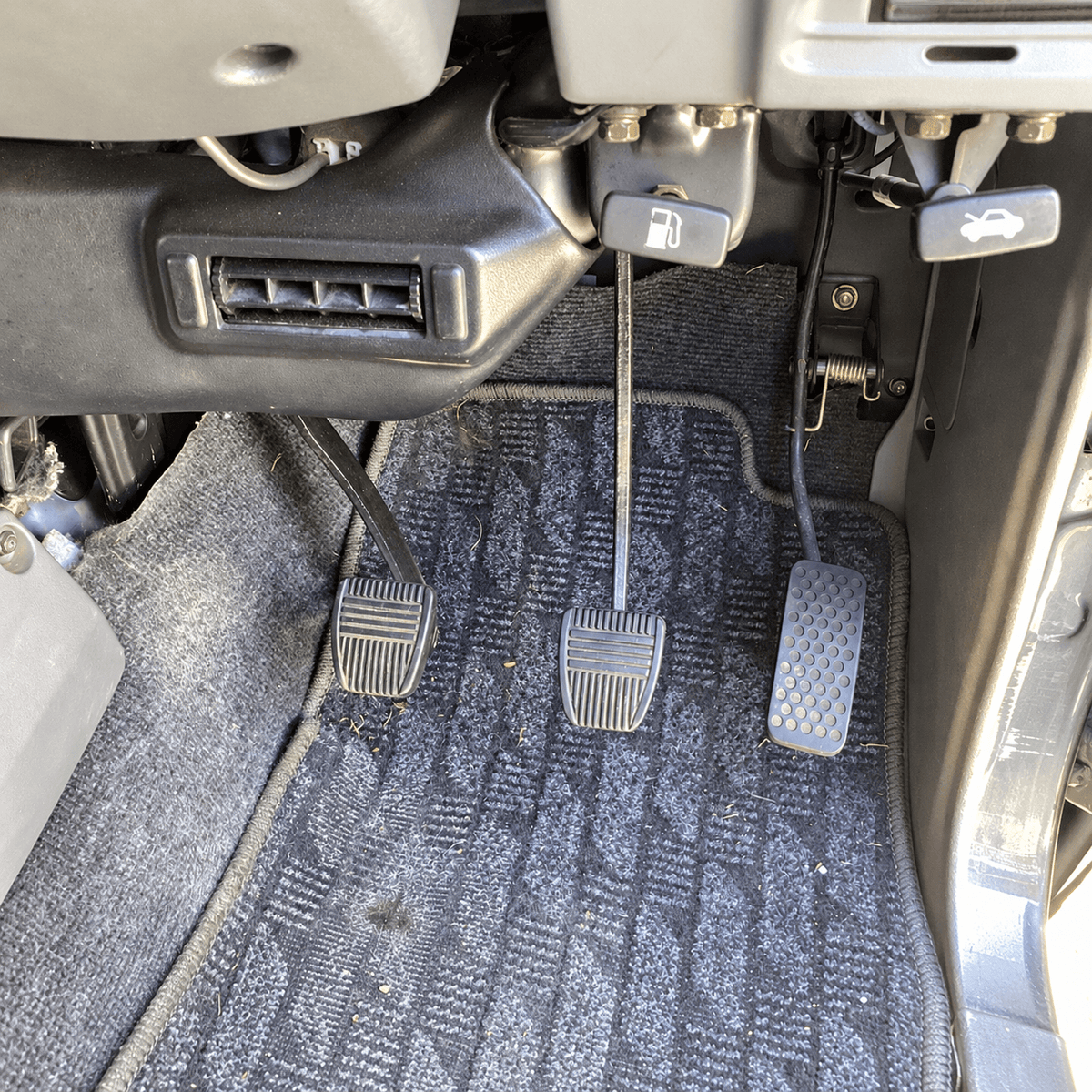 Toyota Land Cruiser HZJ73 ZX footwell and pedals